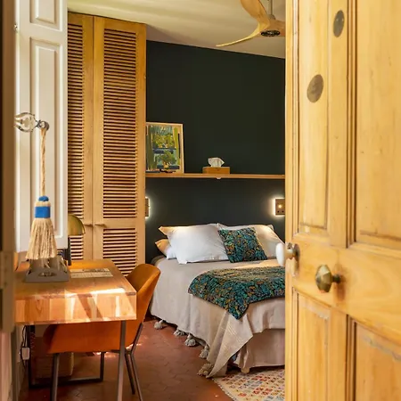 Les Jardins De Baracane Guest house
