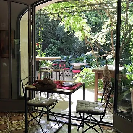 Les Jardins De Baracane Guest house